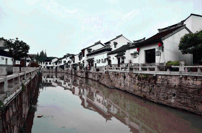来吴山城隍阁 登高“寻龙”迎新春